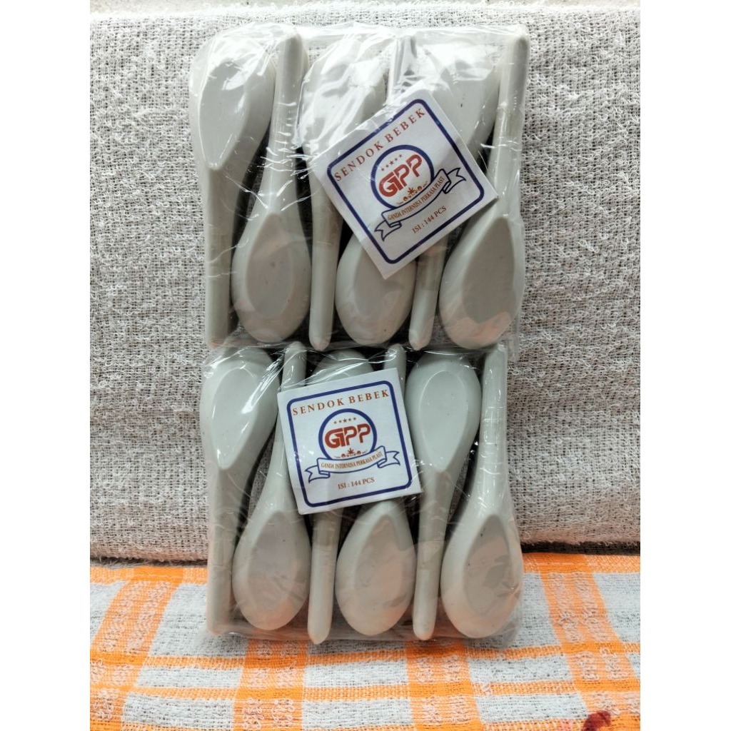 Sendok Makan / Sendok Bebek Plastik Biasa (1 Bks )