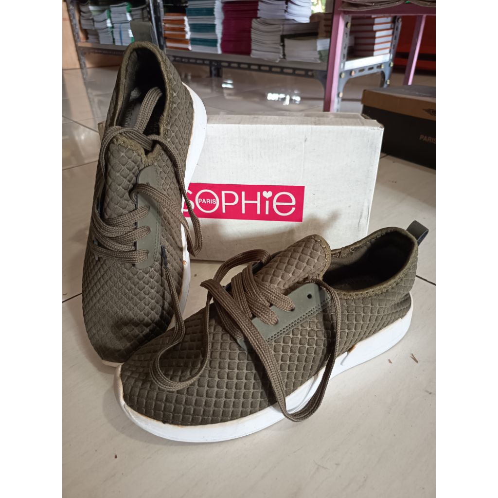 Sepatu Sophie Paris Rijek