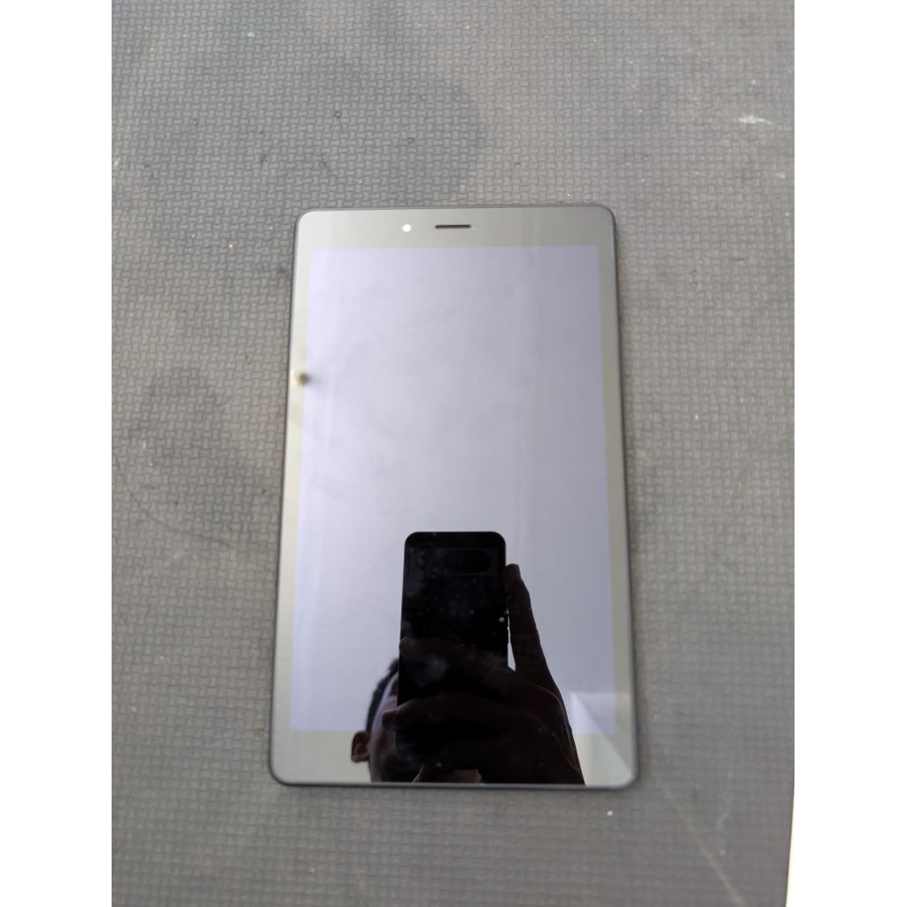 Samsung tab a8 SM-T295 2/32GB, minus baterai drop kembung nyala bentar terus mati