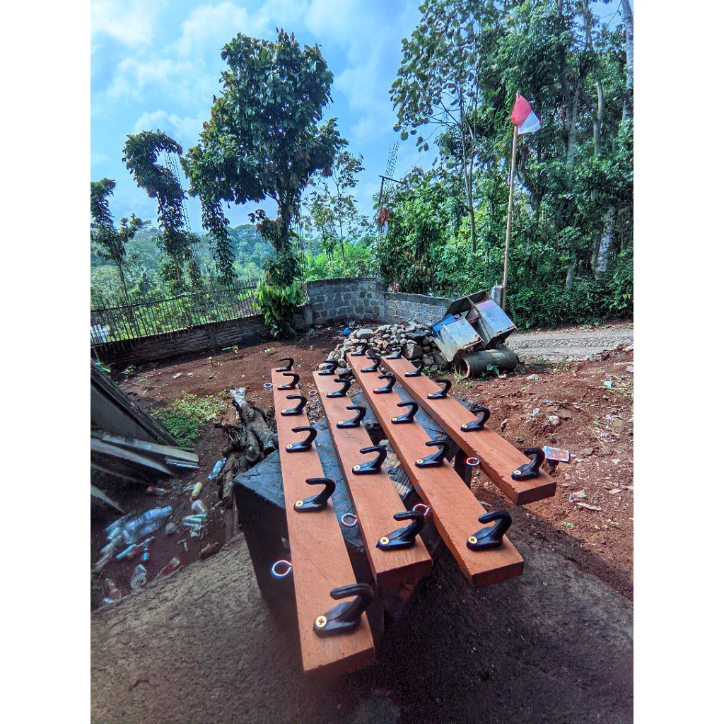 kapstok/gantungan baju. tempat gantungan baju