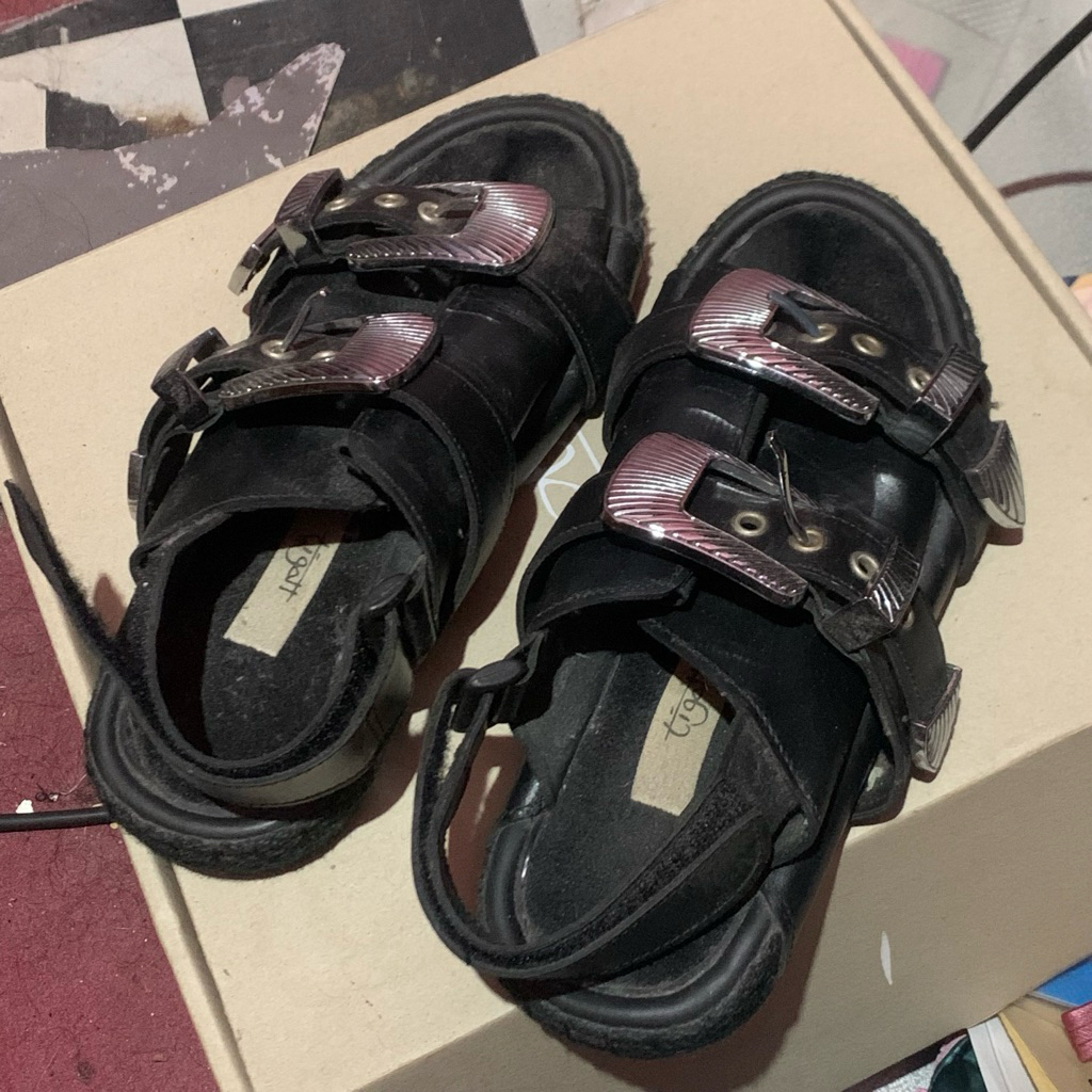 Tigah Home Sandal Black Straps