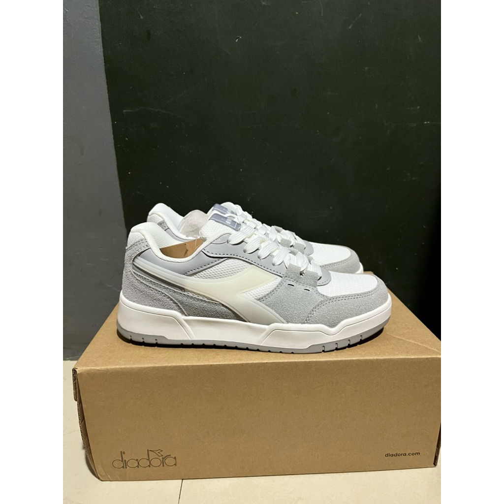 Sepatu Diadora Casual