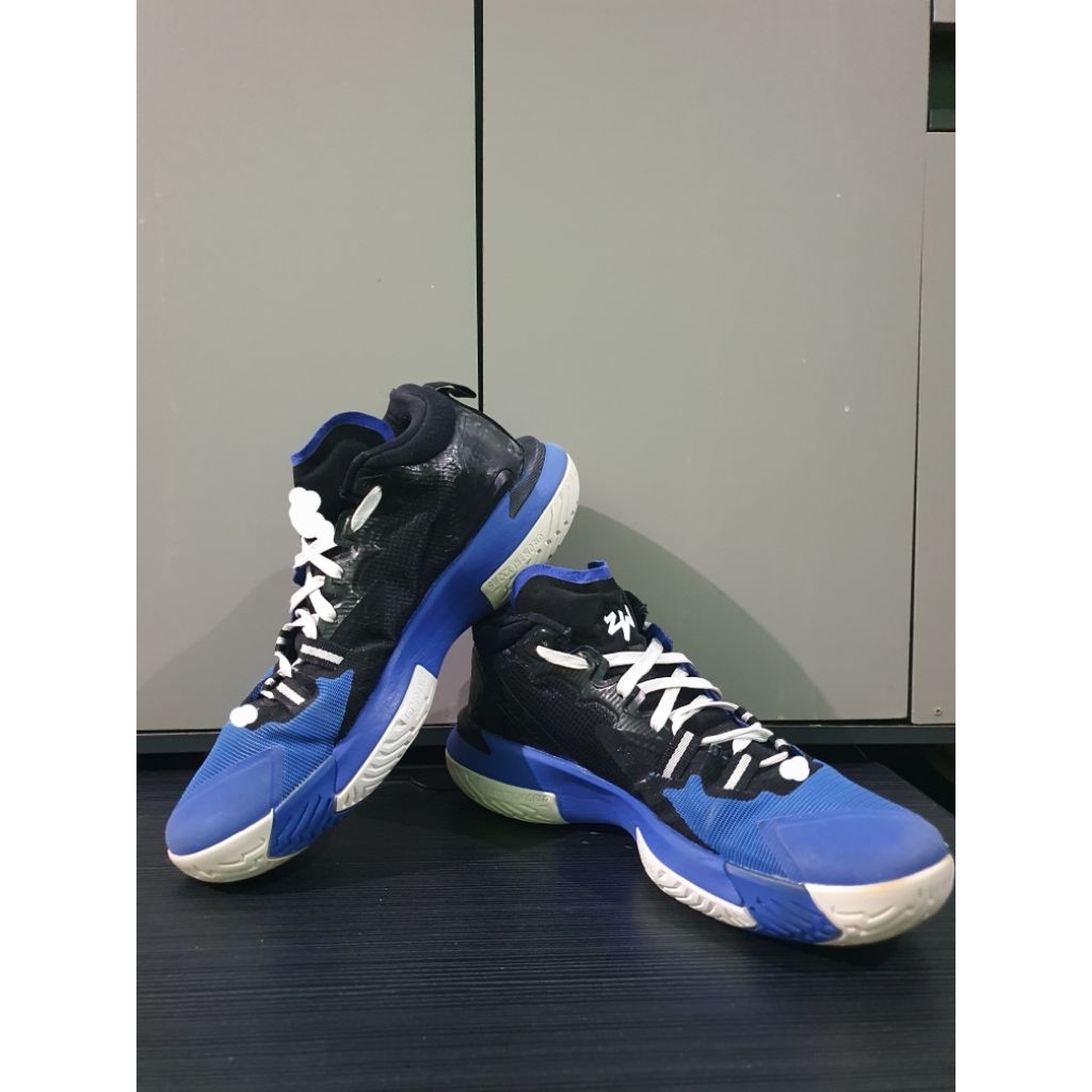 Sepatu Basket Second (Size 43)