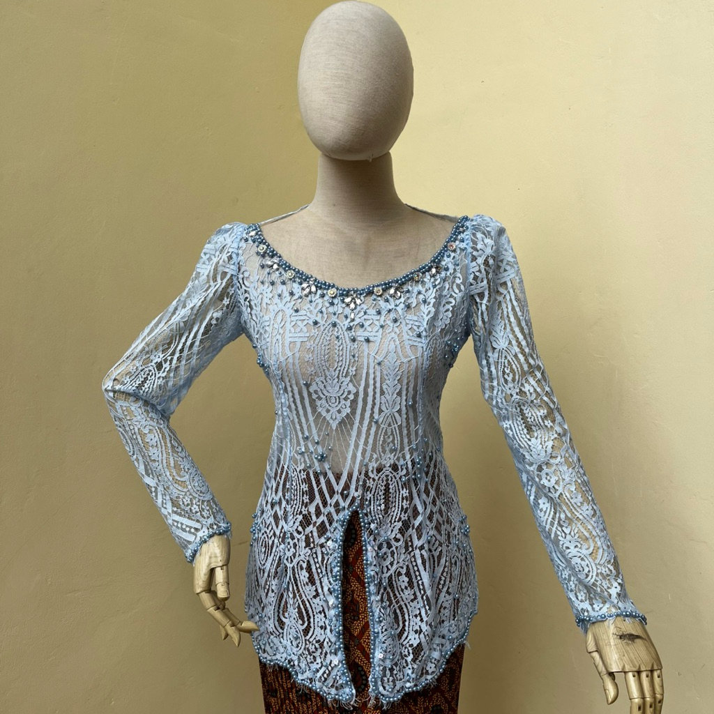 Kebaya Sabrina Chantilly | Kebaya Wisuda | Kebaya Modern