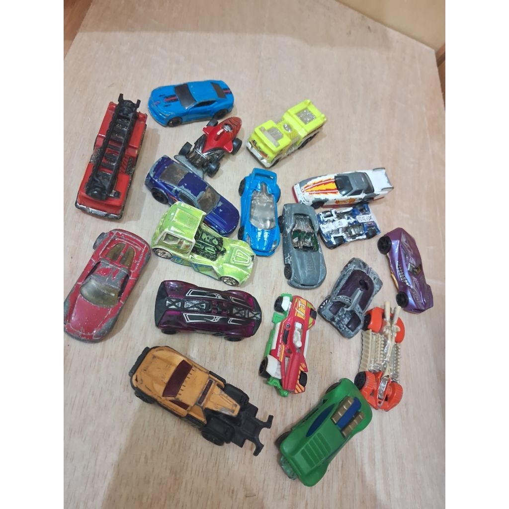 Hot Wheels Loose Junk Preloved Mainan Junk Bahan Custom Tema Rusty