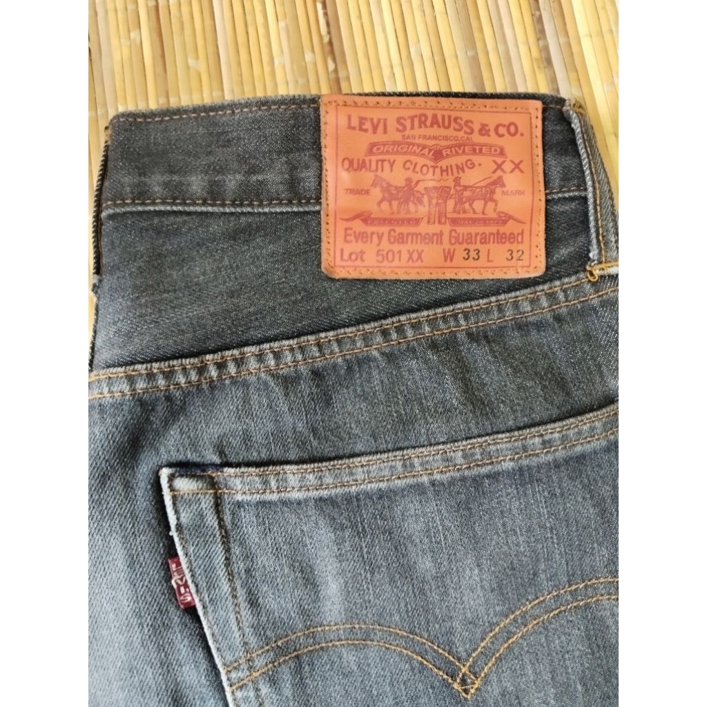 Levi's 501xx Red Line Selvedge OriginalLevi's Vintage Made In Mexico
Size 33-32