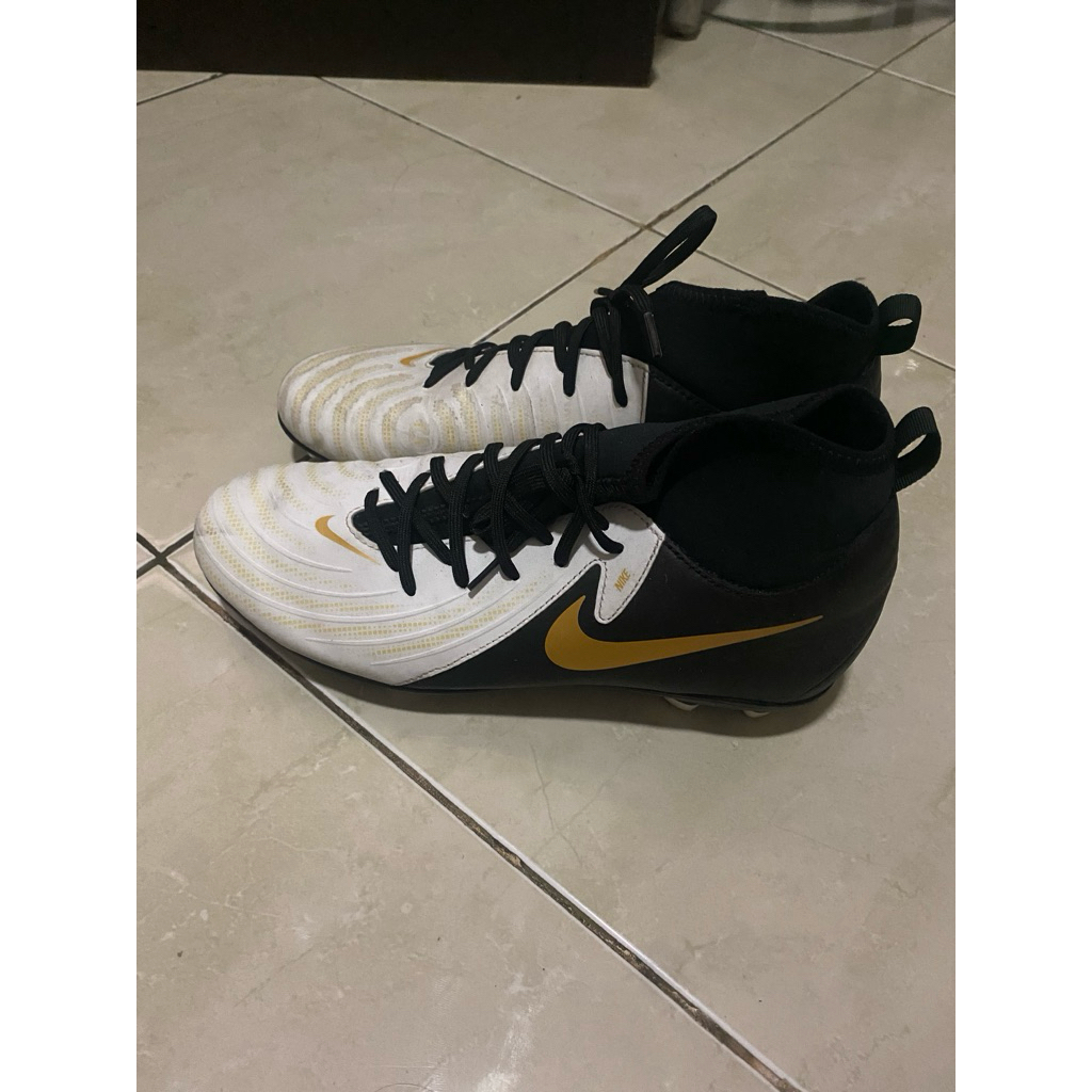 sepatu bola bike phantom luna 2