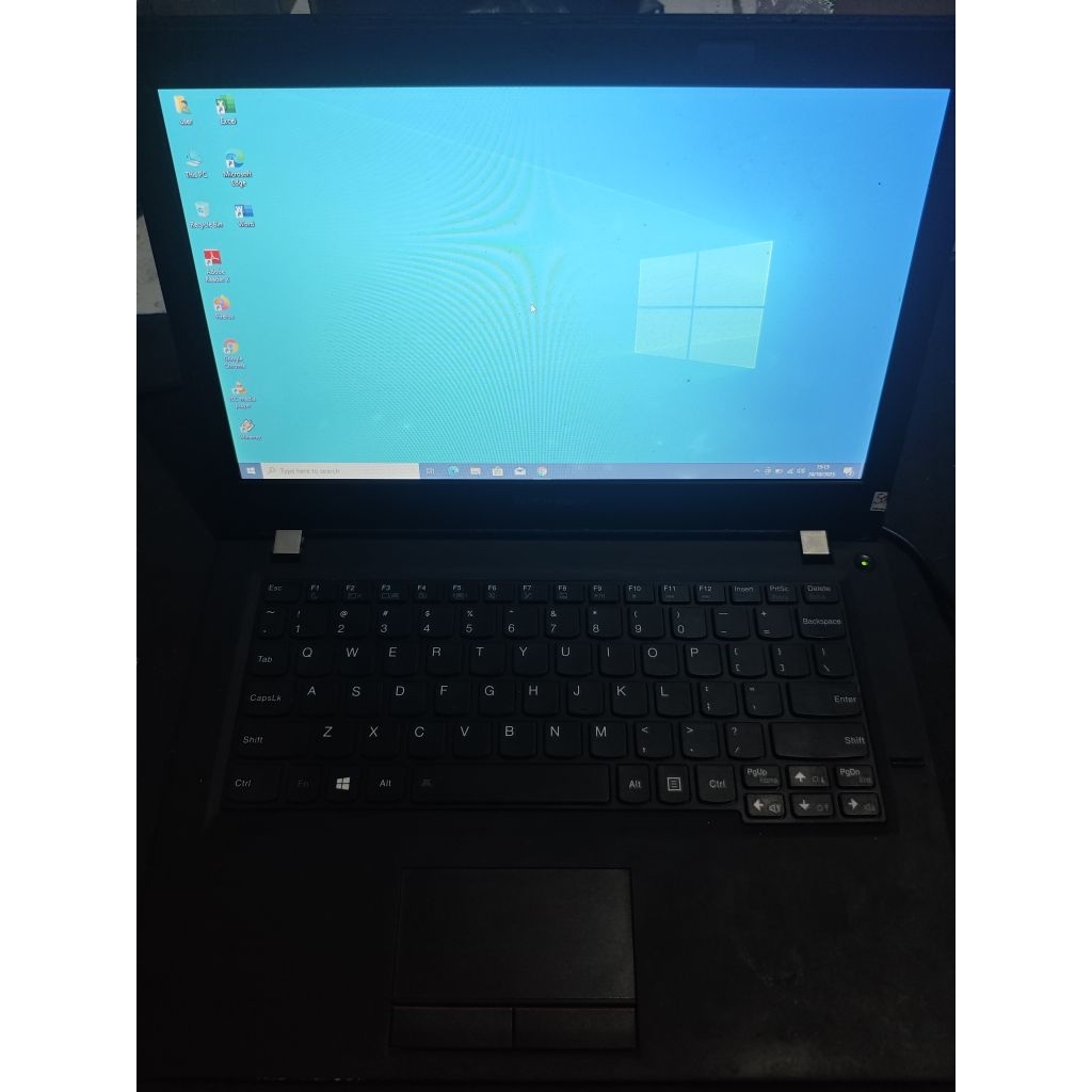 Laptop Lenovo Slim 12 inc Core i3 Gen 6 SSD Ram 4 Gb