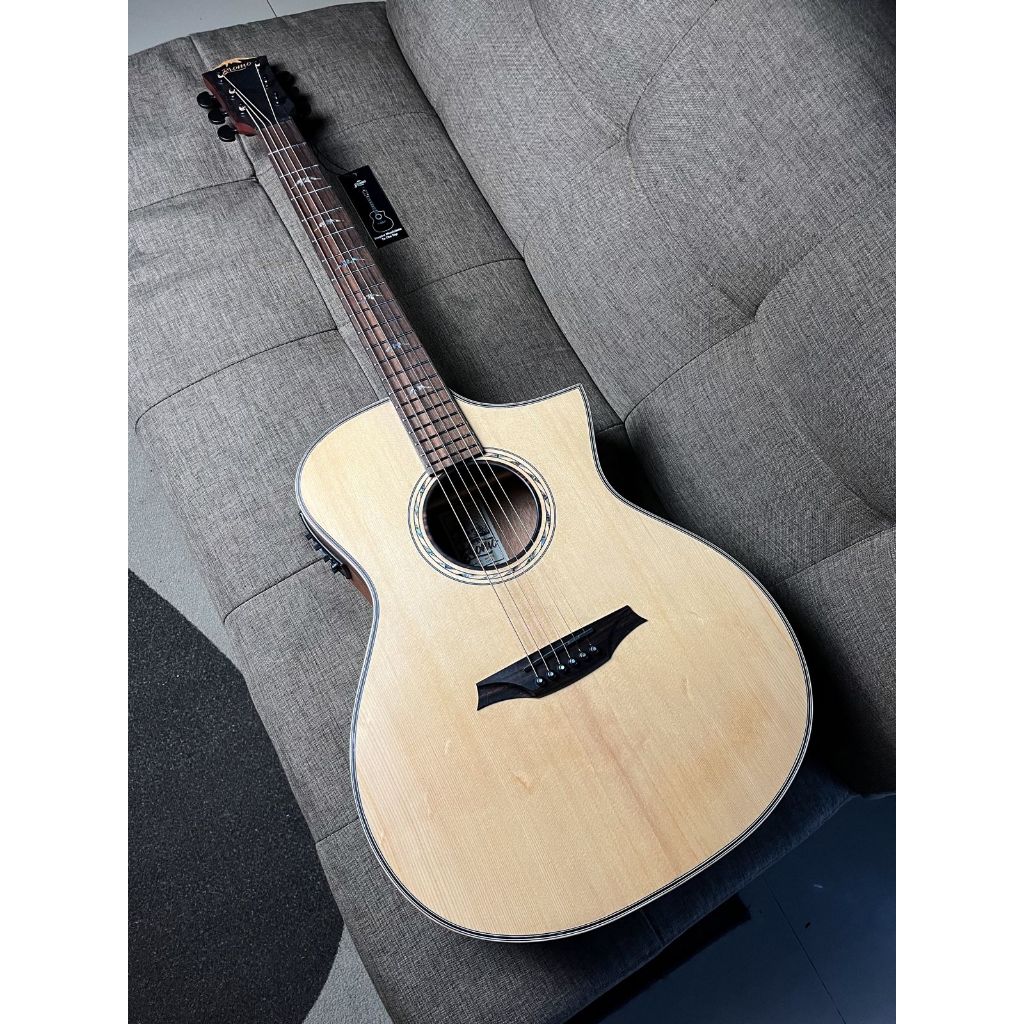Bromo Auditorium Guitar BAT4CE
