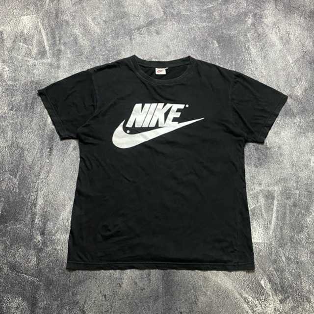 nike big logo tshirt