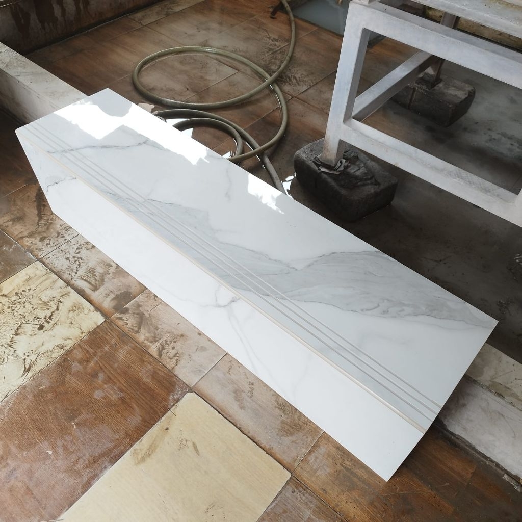 Anak Tangga Granit – Stepnosing Anti Slip – Motif Marmer Premium