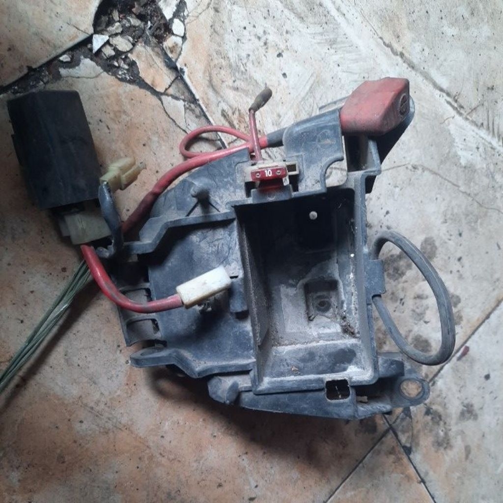 dudukan aki + kabel sikring,bendik  stater yamaha jupiter mx old original