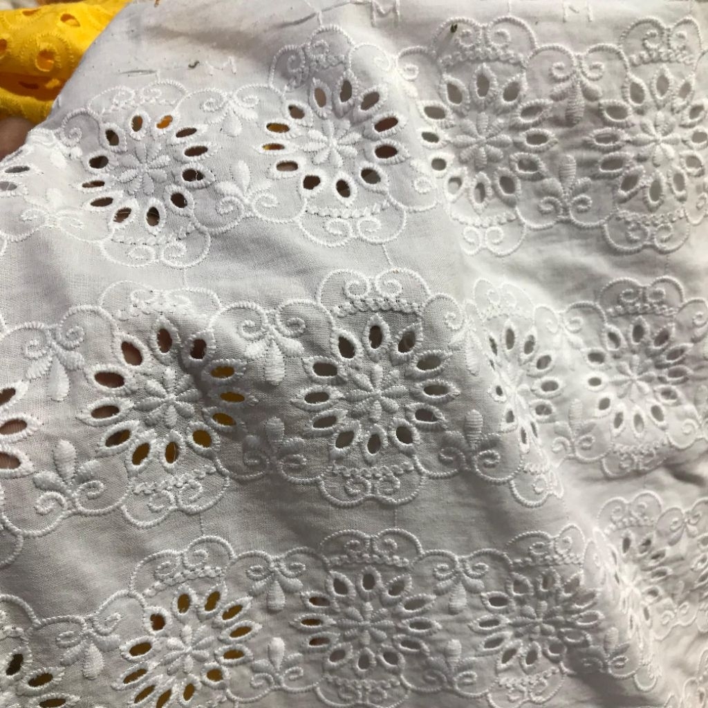 Kain bordir - kain katun bordir - katun bordir bolong - kain katun bordir import - kain gamis bordir