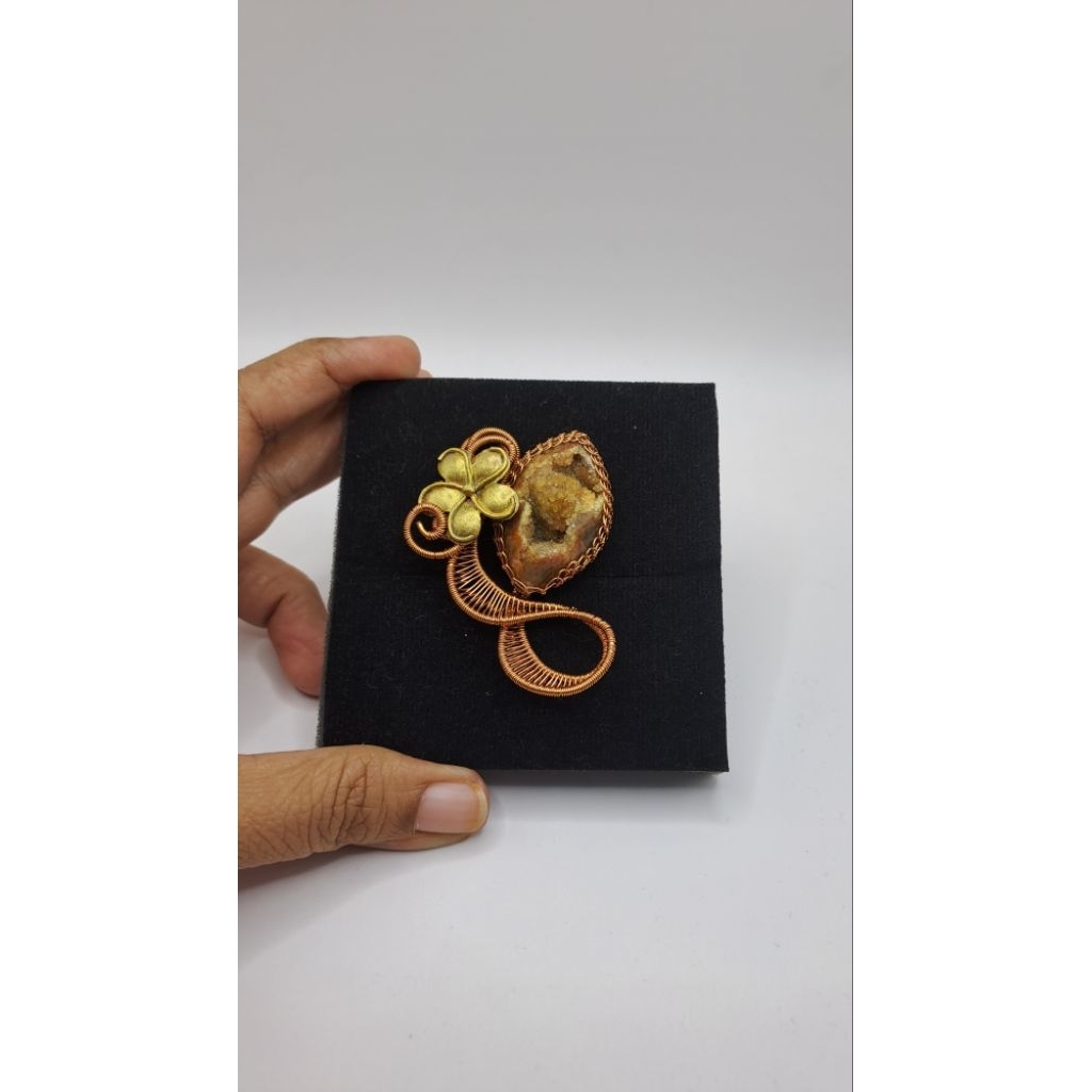 Bros batu druzy kawat tembaga