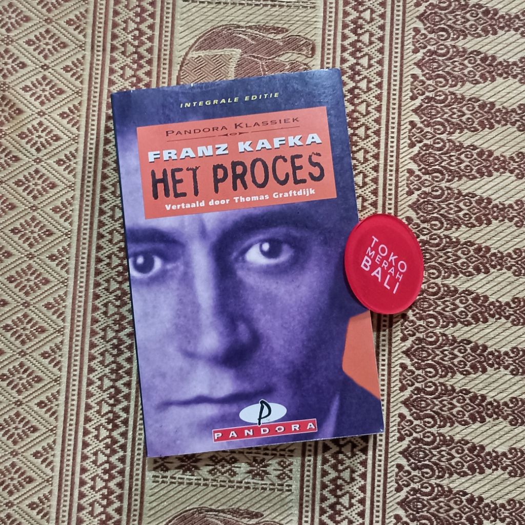 Buku Franz Kafka Het Proces atau The Trial dalam bahasa Belanda
