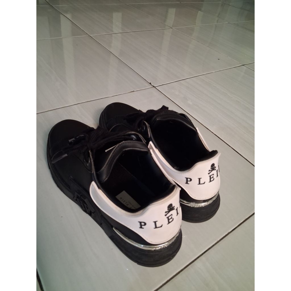 sepatu second Philipp Plein