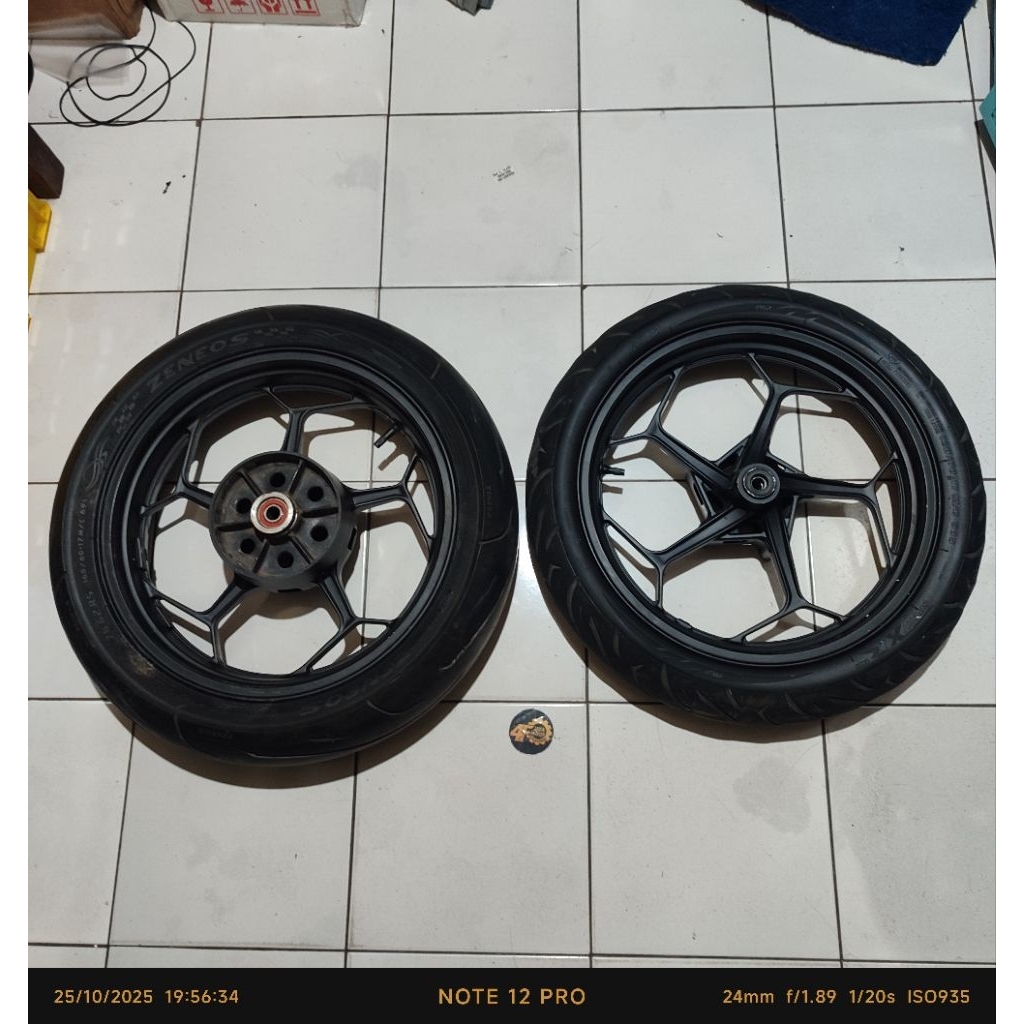 velg depan belakang+ban Kawasaki ninja250 fi