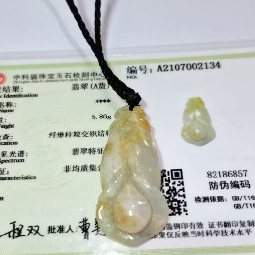 2134 Liontin giok ukiran Bunga Magnolia-giok asli.Giok jadeite ukiran bunga Magnolia. Bersertifikat.