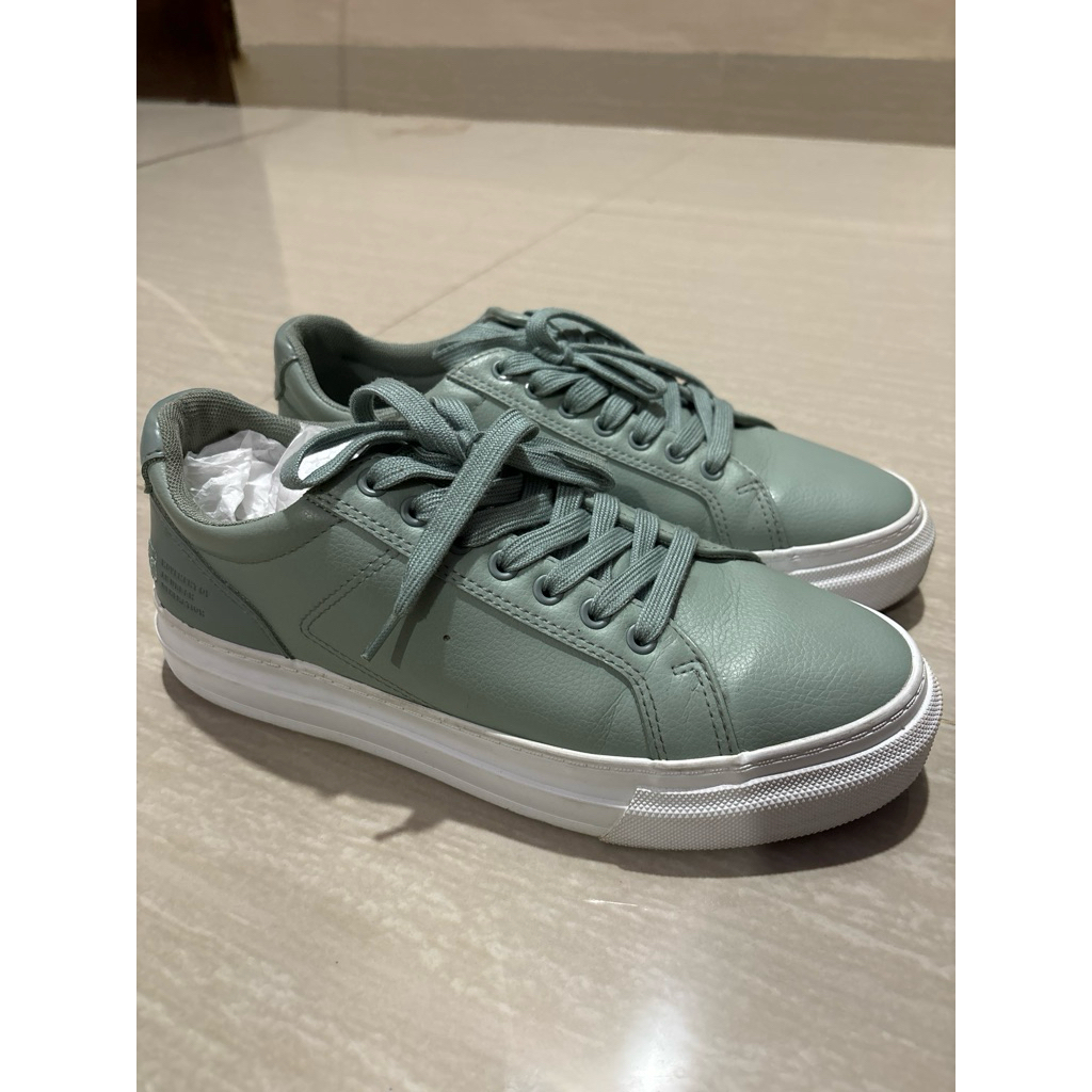 preloved sepatu pull and bear