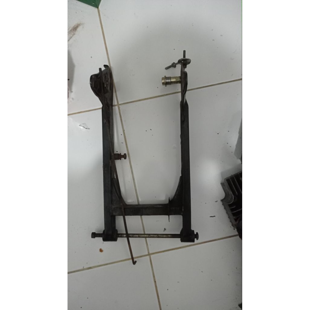 arm dan shock suzuki crystal