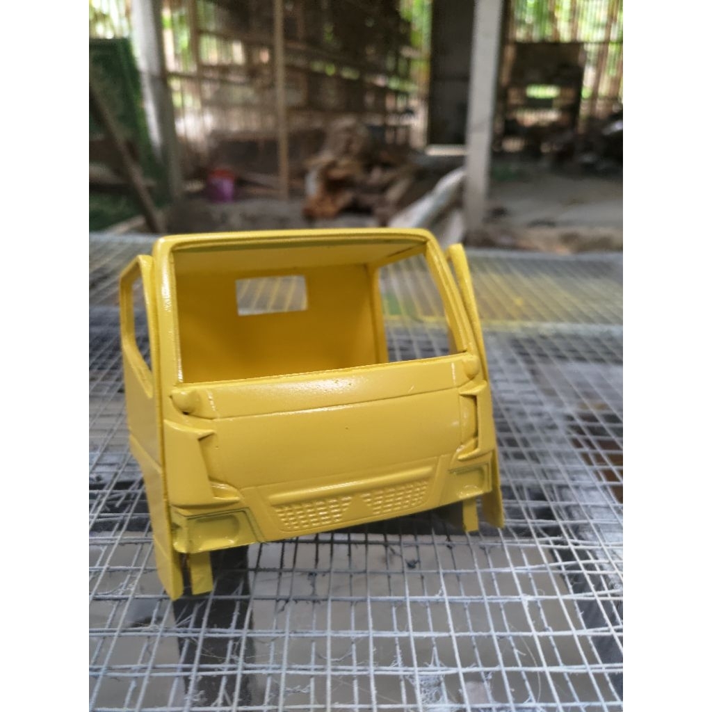 kabin miniatur truk canter skala 16 lebar 11,5 cm