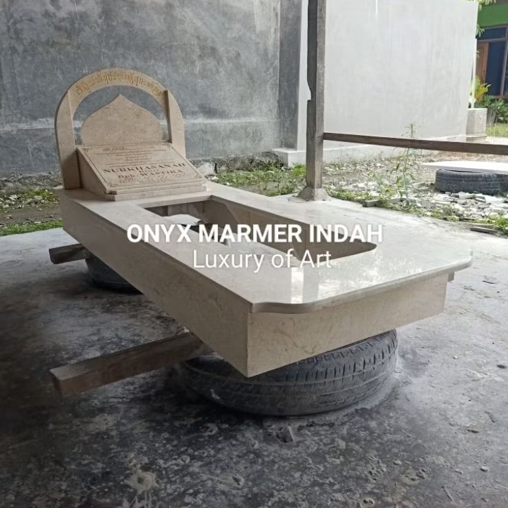 Kijing Makam Marmer Oval Minimalis dengan Nisan berKubah ukiran Aksara Jawa dan Arab