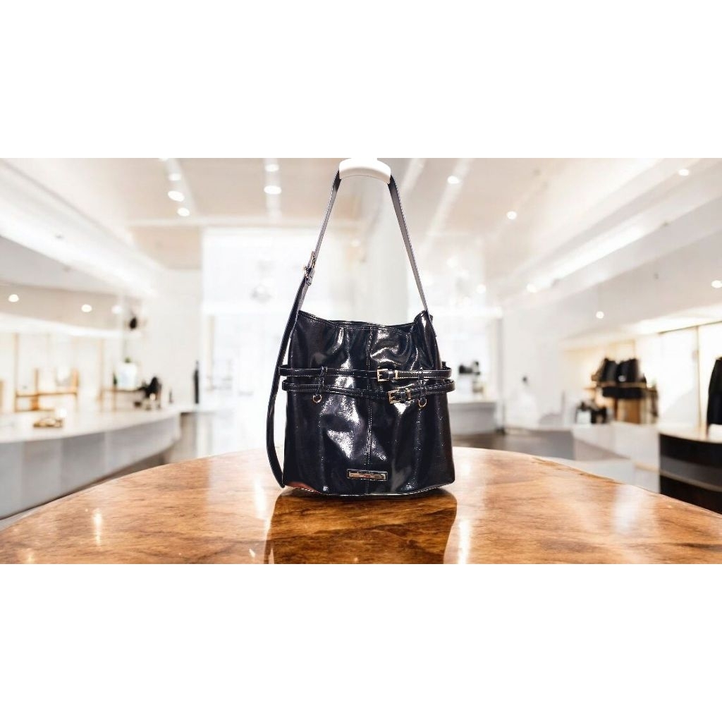 PRELOVED TAS WANITA GLOSSY BLACK