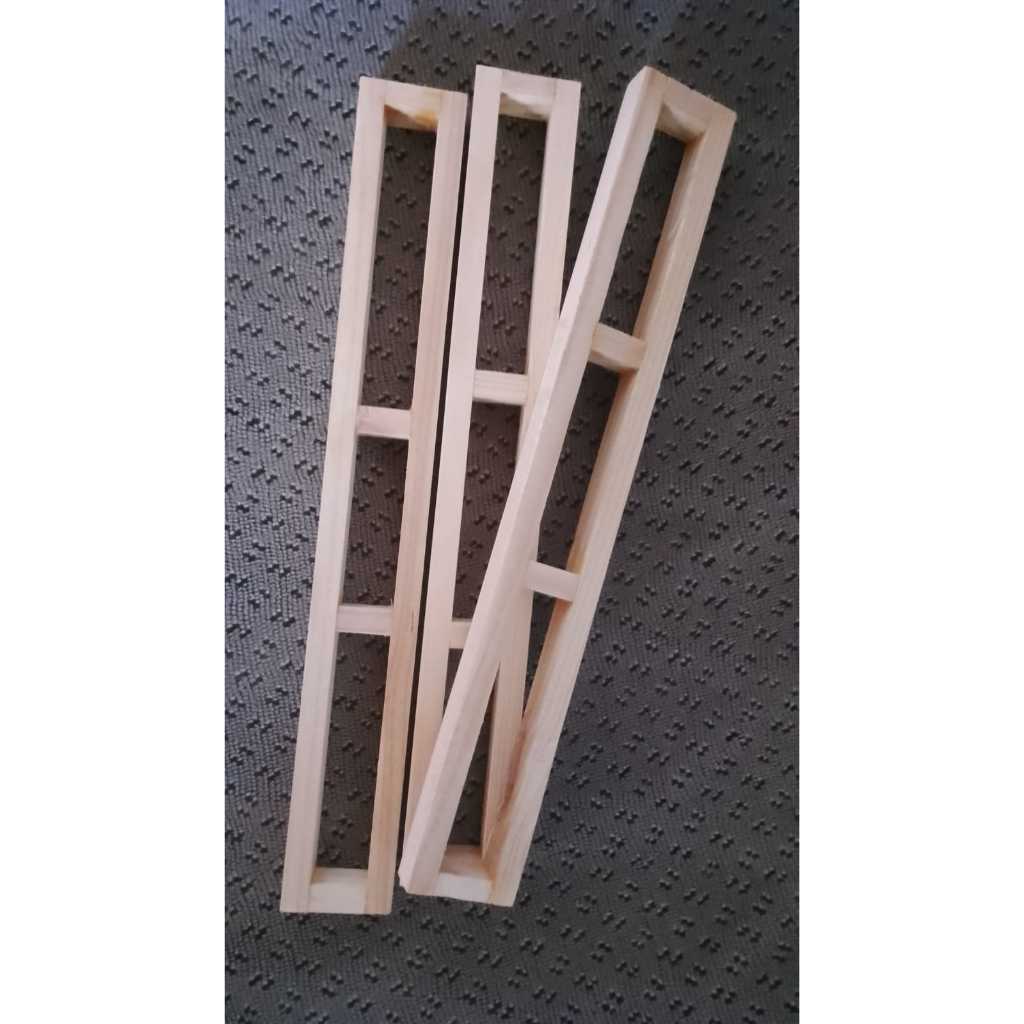 Sasis Miniatur Truk Kayu Jati Belanda Ukuran 30x4 cm – Bahan DIY Truk Kayu