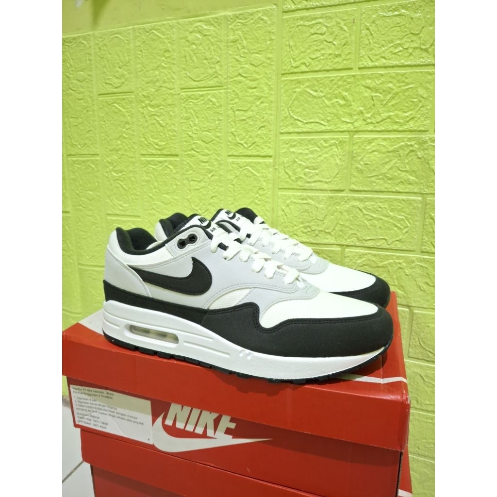 Nike Air Max 1 Black White