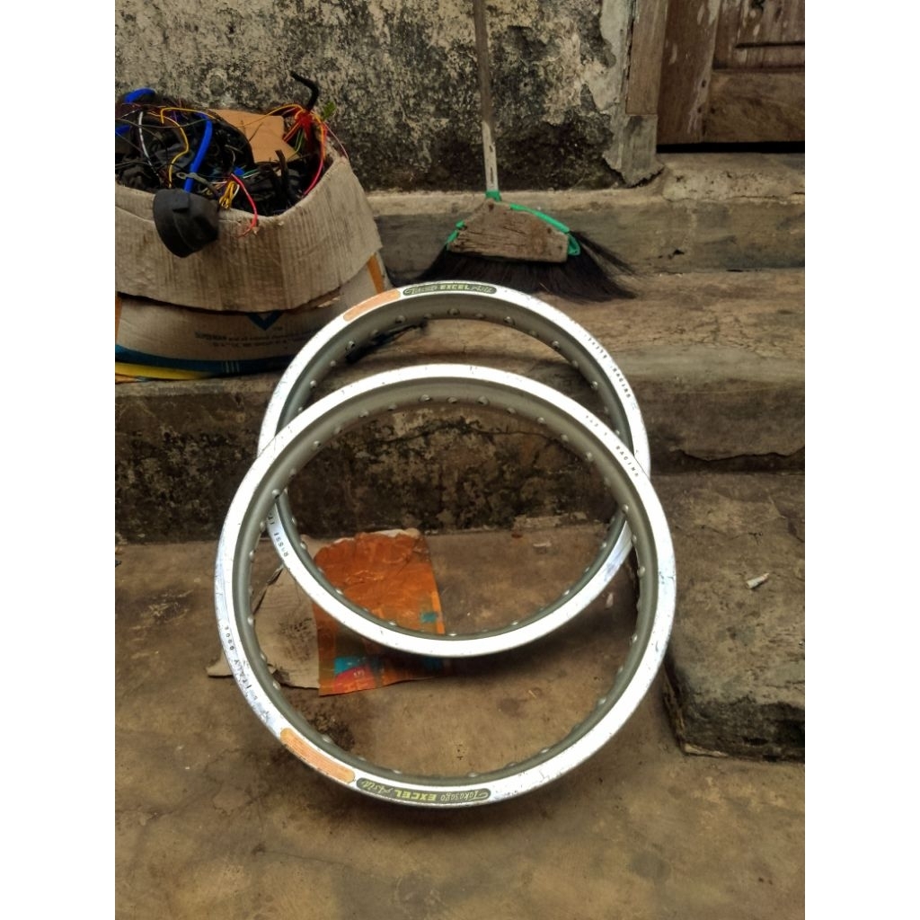 Velg Rossi Italy Ring 17 Ukuran 215 Rata