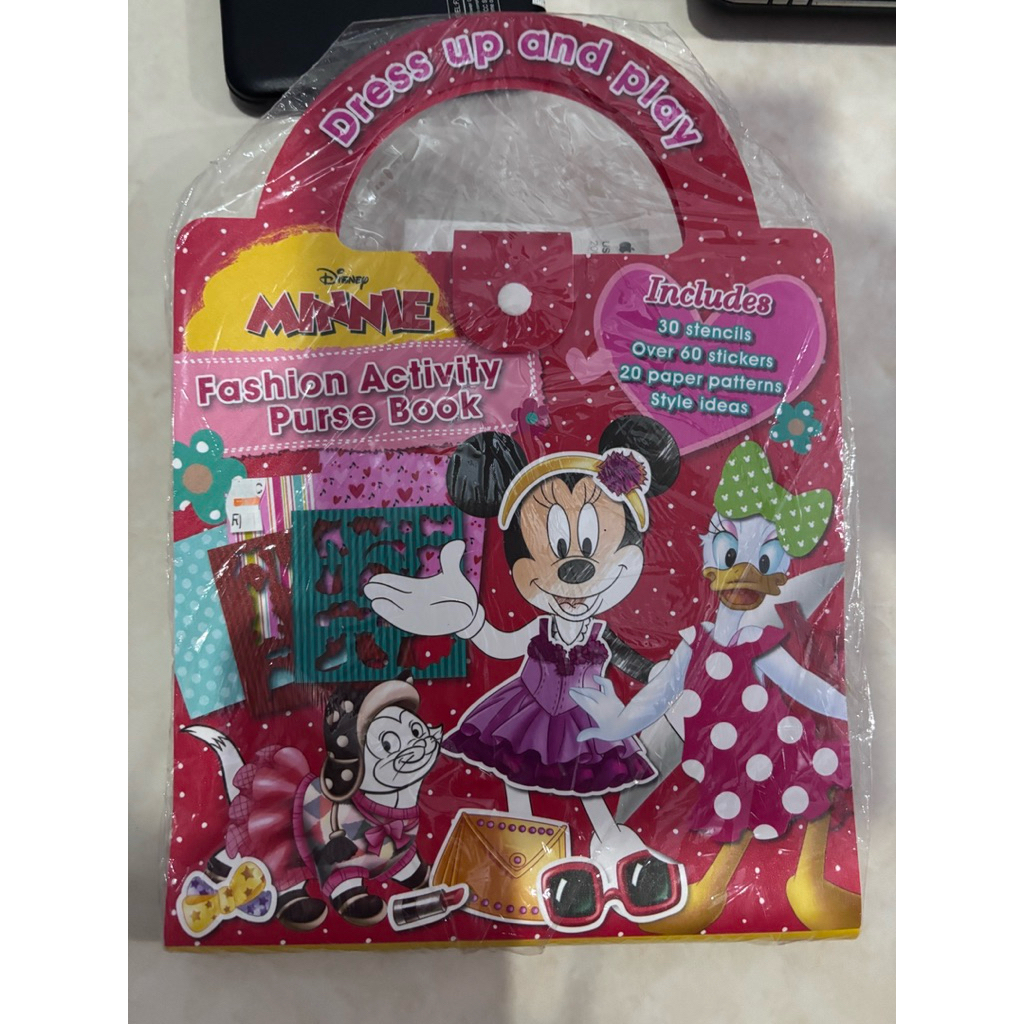 Disney Minnie Fashion Activity Purse Book: Dress Up And Play