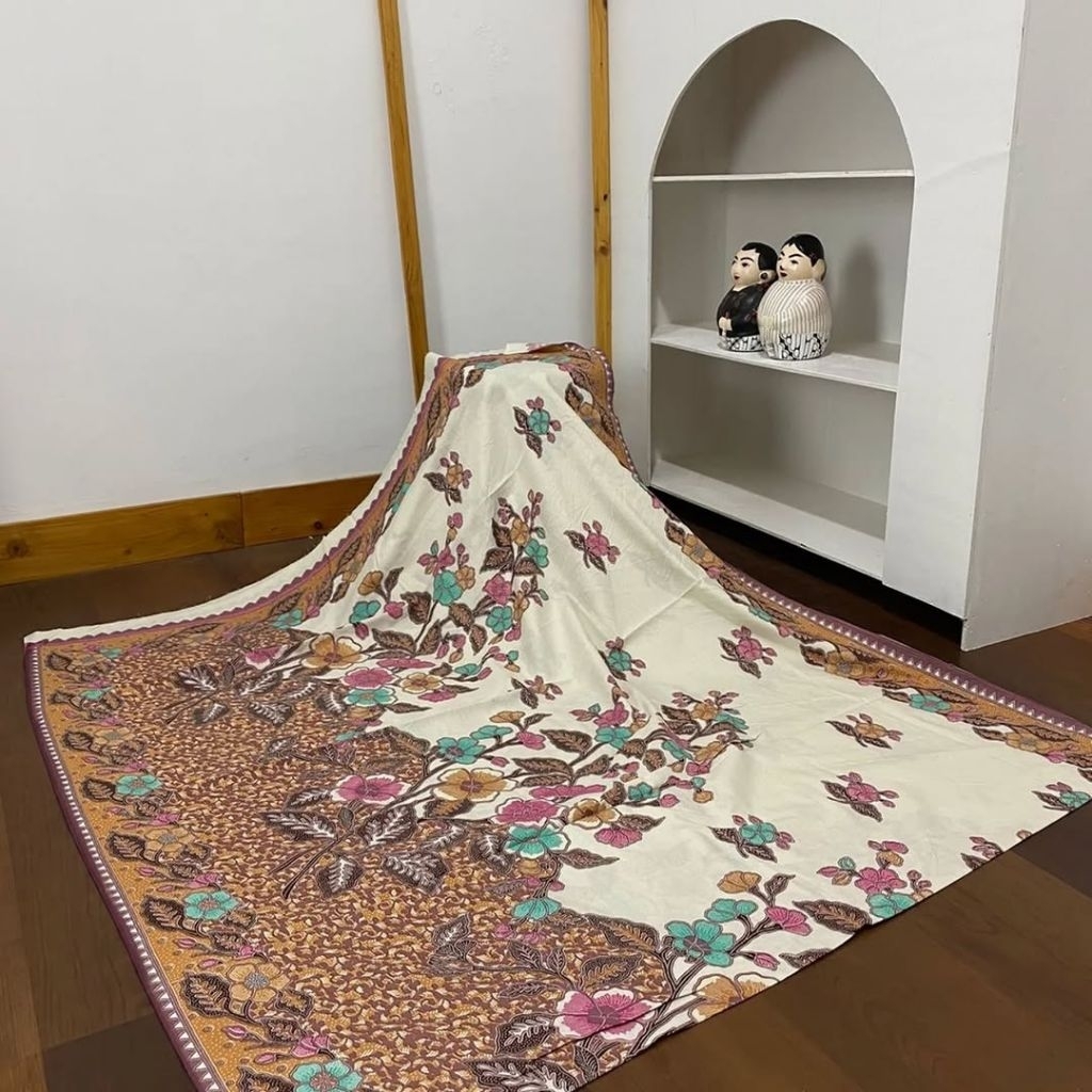 TERLARIS ORIGINAL KAIN BATIK LAWEYAN SOLO (KATUN) MOTIF BUNGA AKAR PINK HIJAU DASAR PUTIH TULANG C22