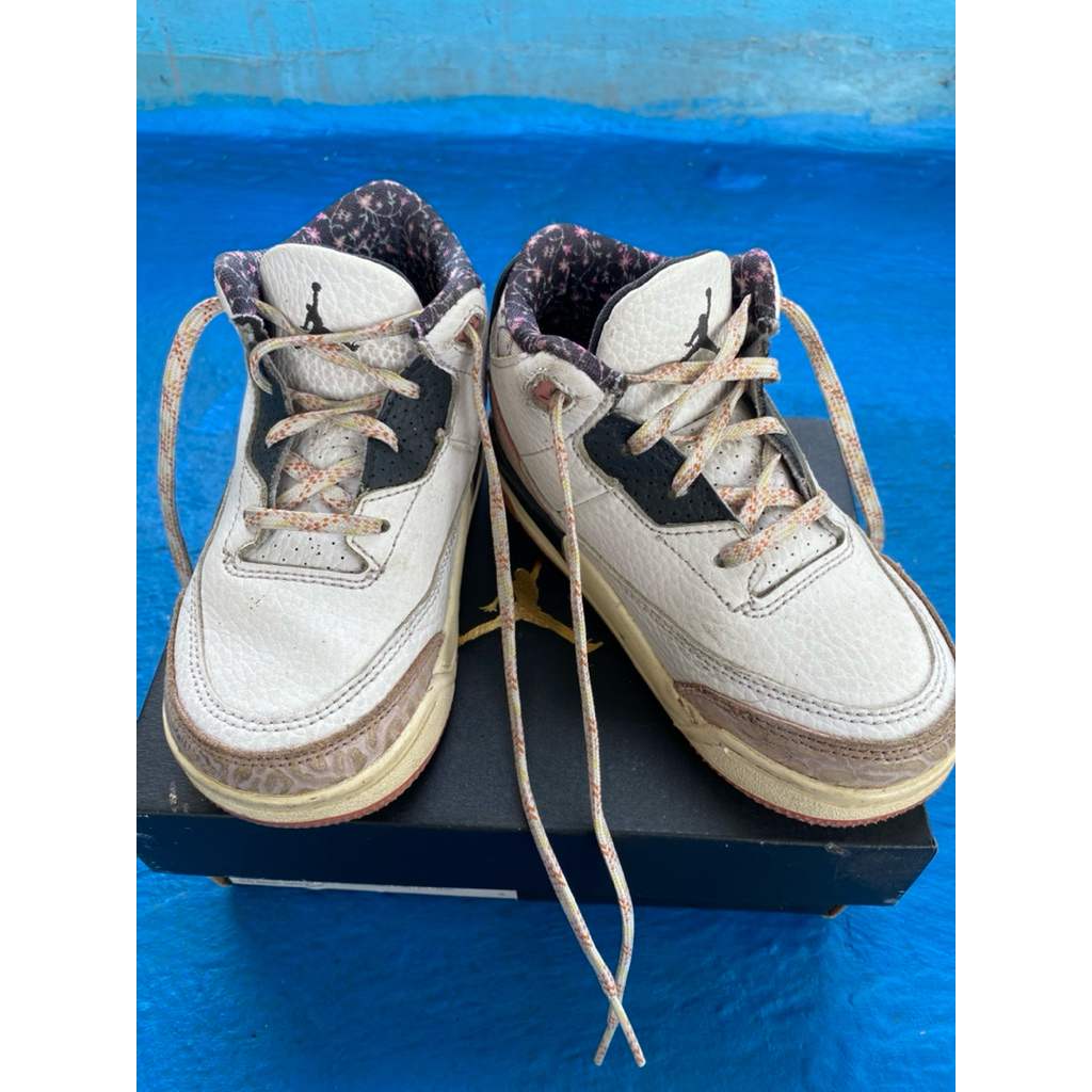 Preloved sepatu anak - JORDAN ORIGINAL FOOTLOCKER SIZE 26