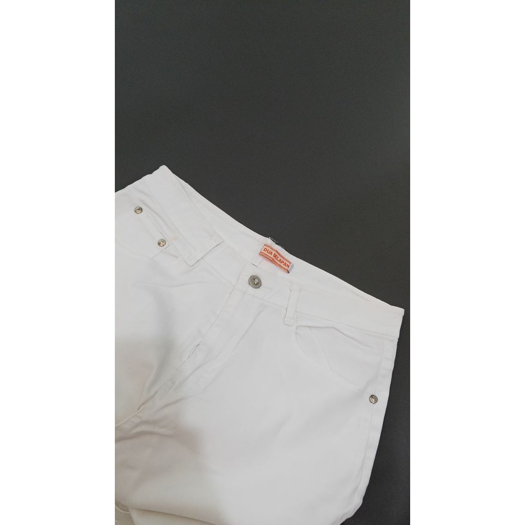 PRELOVED CELANA CUTBRAY JEANS PUTIH MOTIF BUNGA COD