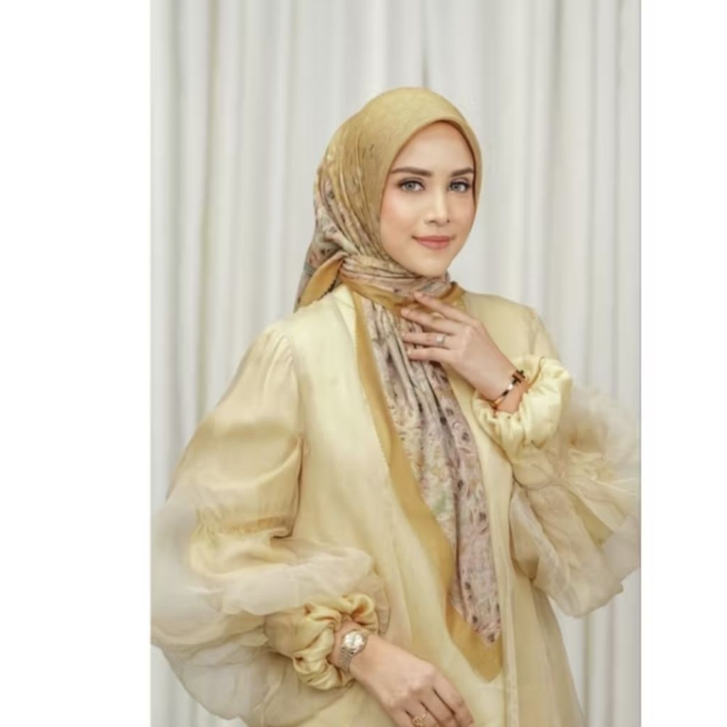 New with tag Buttonscarves Ederra Curry