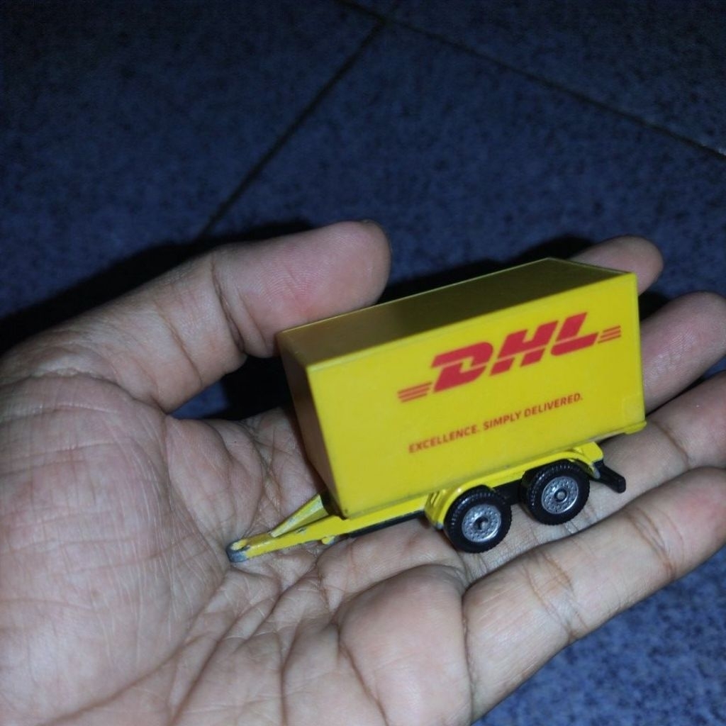 Diecast Siku 1694 Trailer DHL Truck