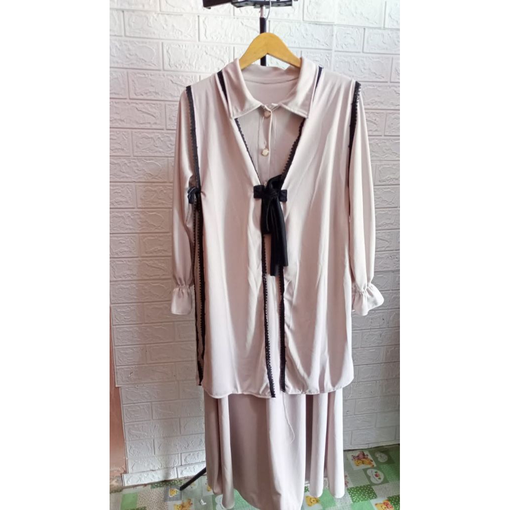 GAMIS KNITE ROMPI TALI HITAM