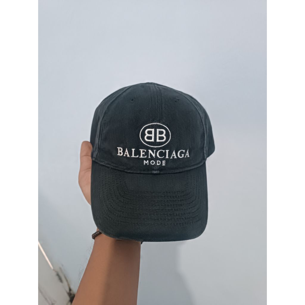 topi balenciaga second authentic