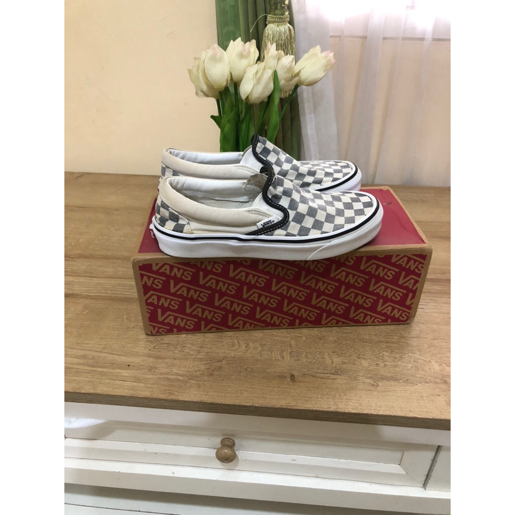 Preloved Sepatu Vans Classic Slip-on