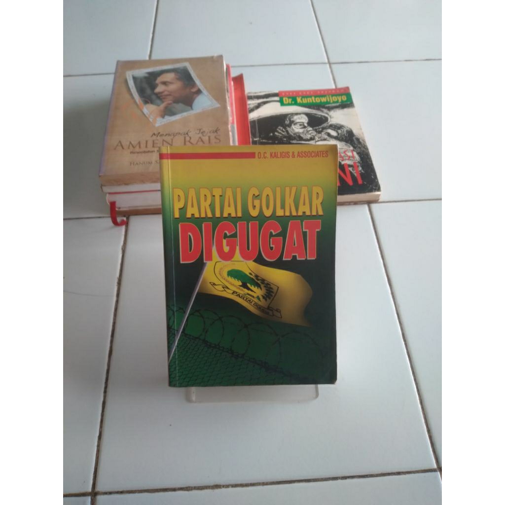 o. c. kaligis partai golkar digugat