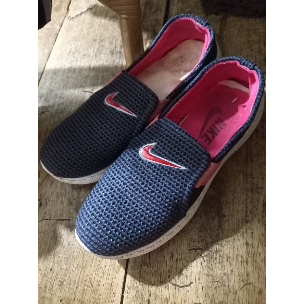 Sepatu wanita ala nike Preloved