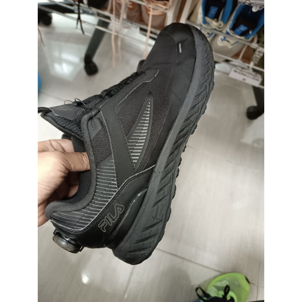 Sepatu FILA BOA Athletics Triple Black size 41 insole 255 koleksi pribadi