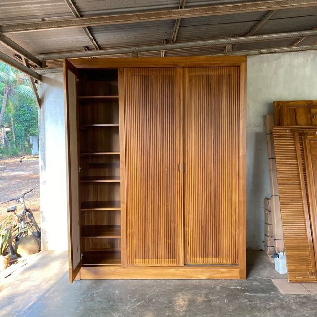 LEMARI PAKAIAN SLEDING 3 PINTU KAYU JATI SODLID JEPARA