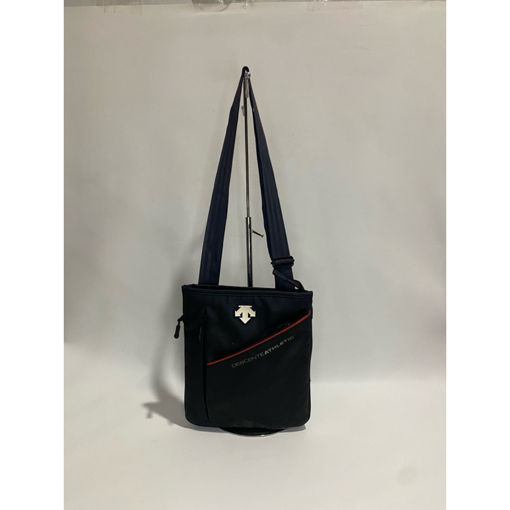 Descente sling bag