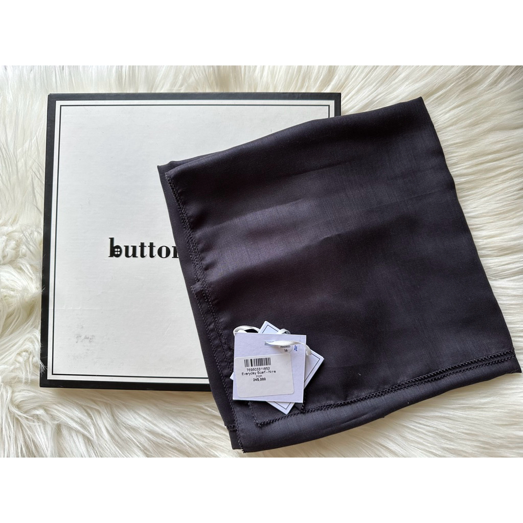 Everyday Scarf Buttonscarves