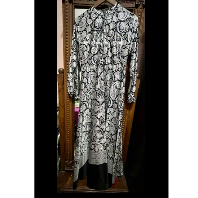 Preloved Dress hitam motif keong satin silk