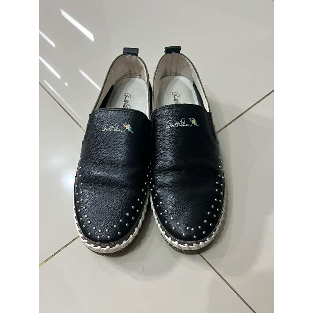 Preloved Sepatu Slip On Wanita Arnold Palmer Hitam Gliter
