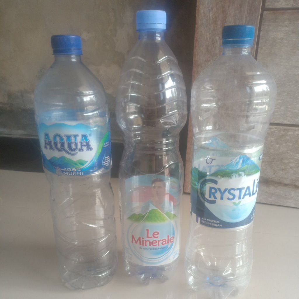 botol aqua le minerale crystalin bekas sekali pakai 1,5 liter