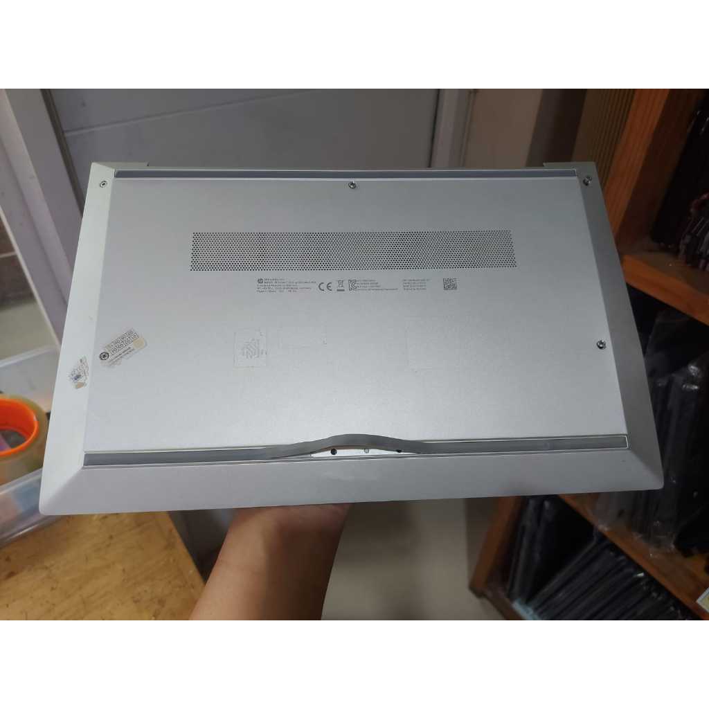 Bottom Case Laptop HP Elitebook 830 G7 13.3 Inch Grade C minus Karet Atas Bawah Silver Second Origin