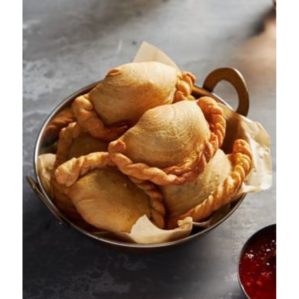 Curry Puff Isi 6 – Pastel Kari Crispy Lembut Isi Kentang Ayam / Camilan Frozen Siap Goreng